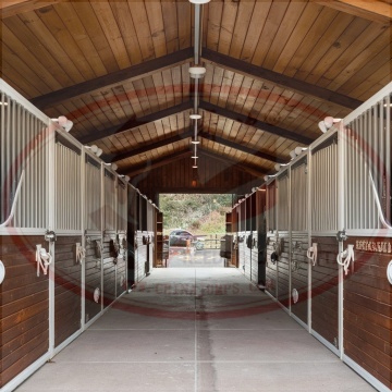 Affordable European Style Free-Standing Horse Stable with Patented Two-Finger Lock and HDPE