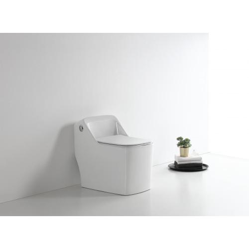 New small size siphonic square one piece toilet