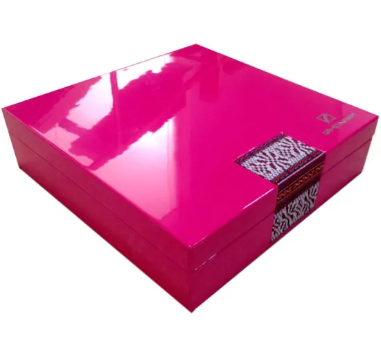 Luxury Glossy Wooden Gift Box Packaging For Eid