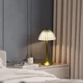 Lámpara de escritorio elegante con iluminación LED de control táctil