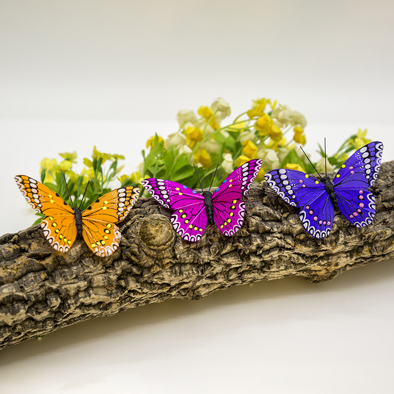 Pequeño árbol de navidad de mariposa