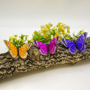 Pequeño árbol de navidad de mariposa