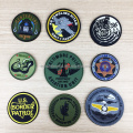 Patches de distintivo de velcro de borracha pretos personalizados