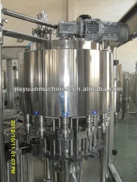 Automatic beverage filling and packaging machine