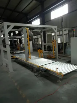 Automatic stretch wrapping machine/Runner Arm