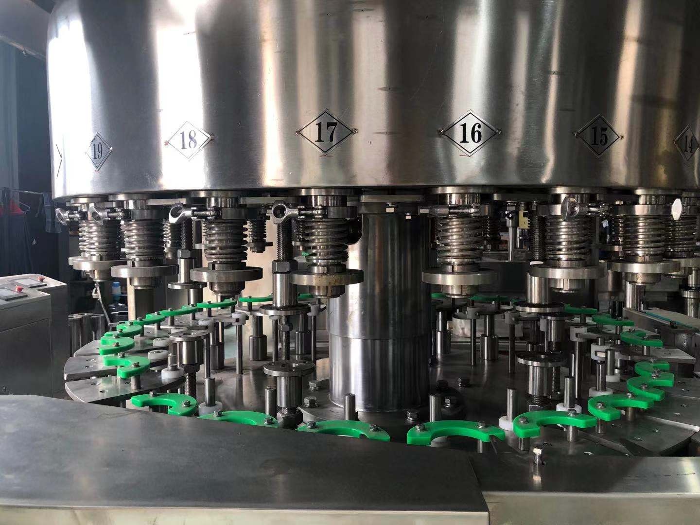 Aluminum can tin can filling and seaming machine
