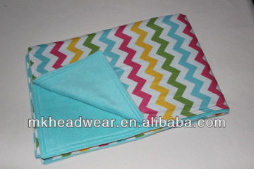 Wholesale double layer polar fleece blanket with all over wave printing on one side and plain on another side