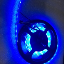 Ang indibidwal nga pagkontrol sa kolor nga nabag-o nga WS2811 LED Strip Kahayag