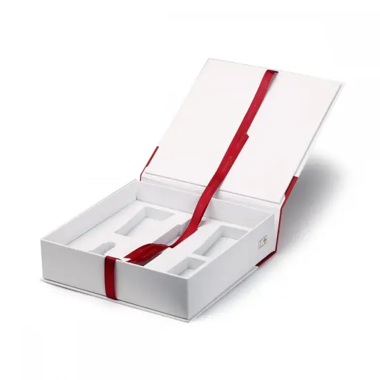 Gift Box With Hinged Lid And Magnetic Closure