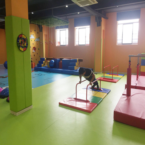 Parque infantil interior piso de PVC