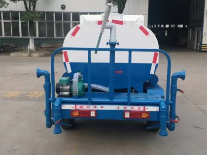 Green road electric four-wheel sprinkler