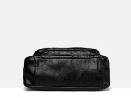 Simple and elegant crossbody shoulder bag