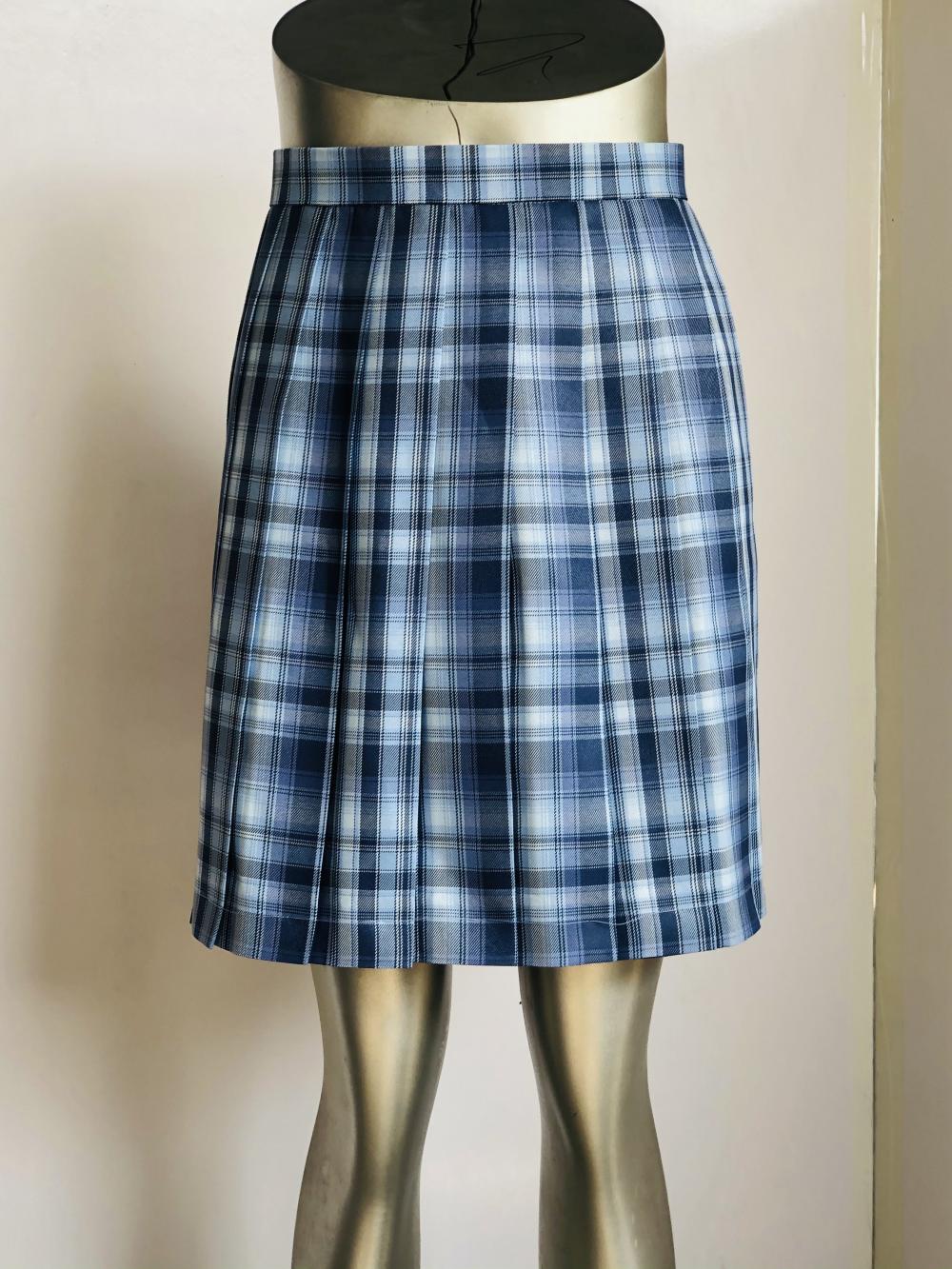 Yarn-dyed polypleated skirt in chemical fibre