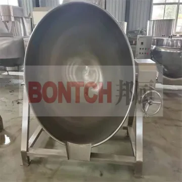 Industrial cooking kettle with agitator