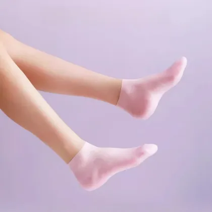 Protective Moisturizing Foot Covers with Silicone Technology