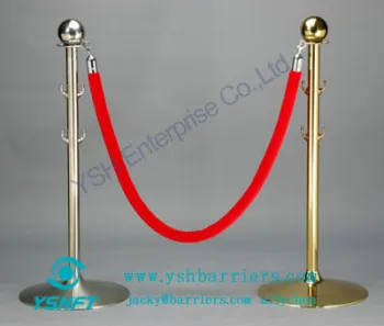 Retractable crowd control barrier