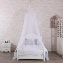 White suspended ceiling mosquito net bedspread