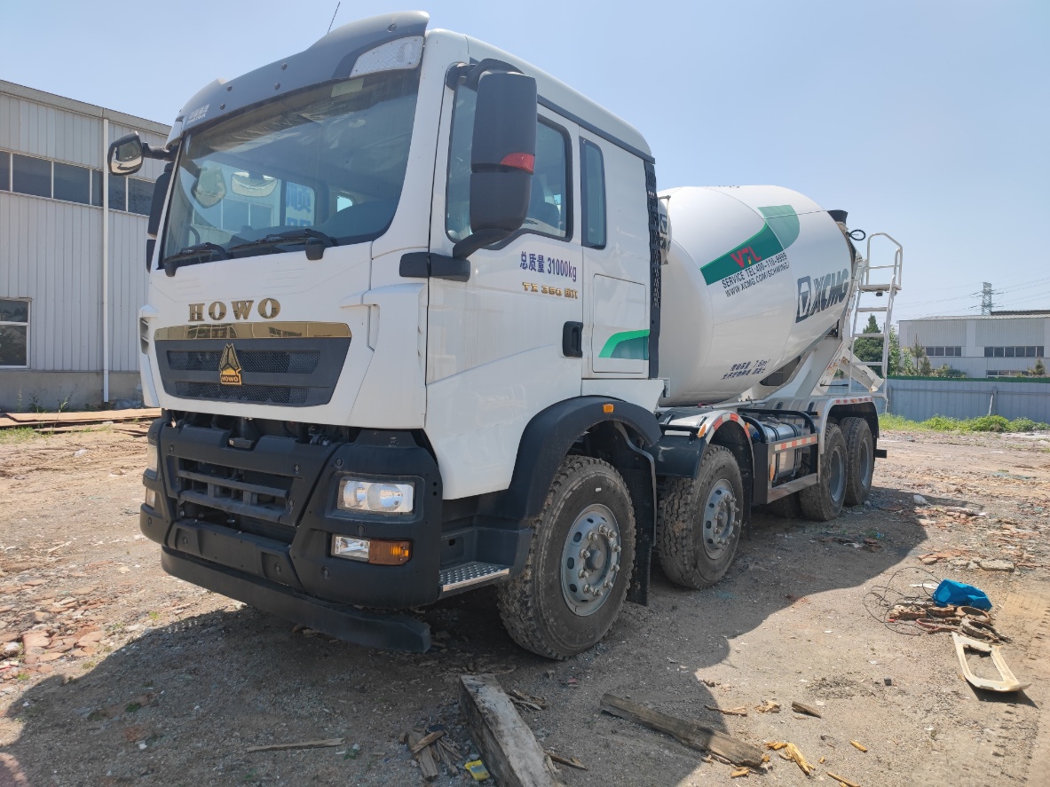 XCMG 14 Cubic HOWO Concrete Mixer Truck