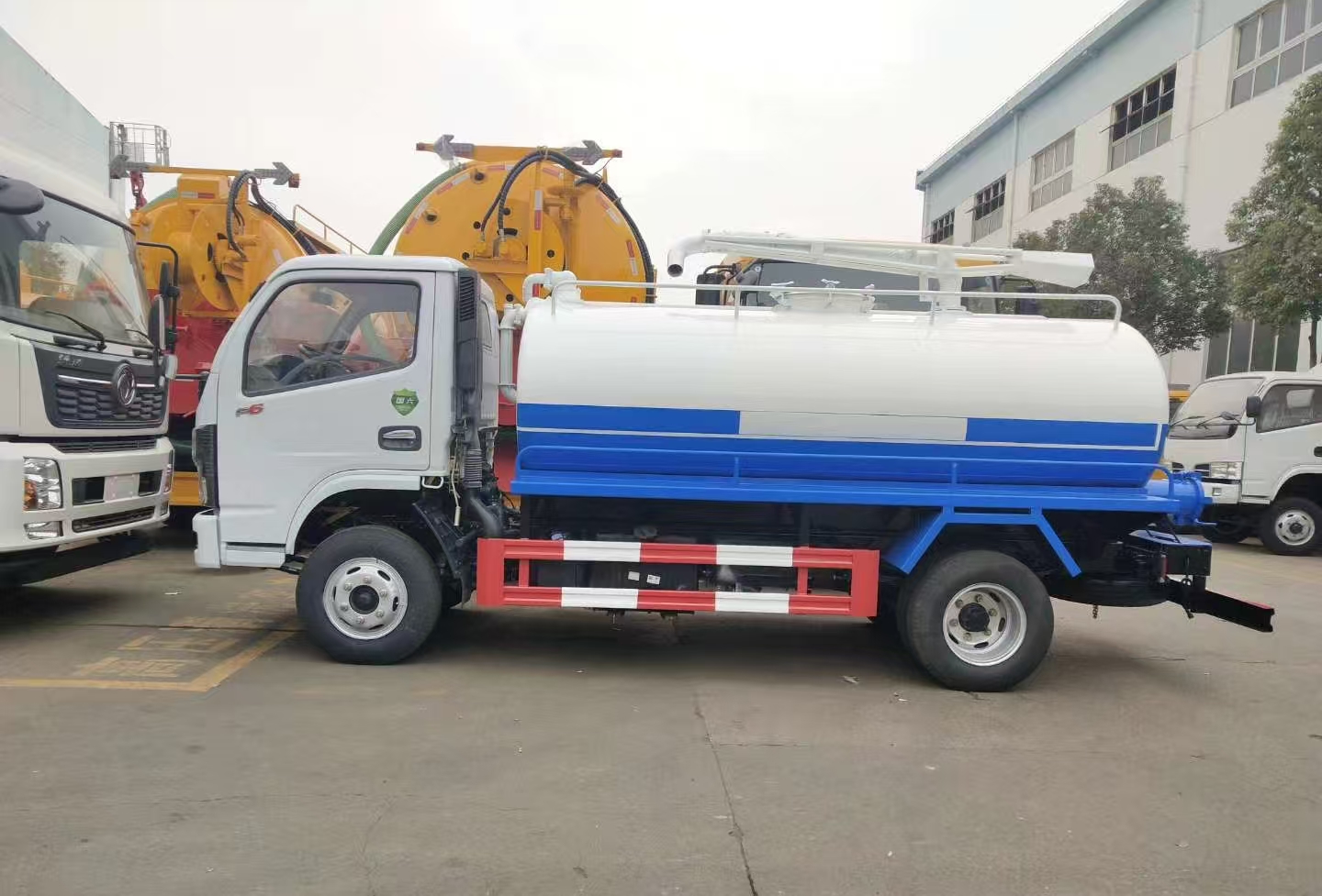 Modern Cleaning Sweeper Truck with Powerful Suction System