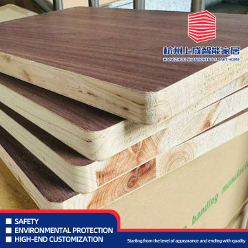 Carreau d'échantillon de bois de cèdre naturel