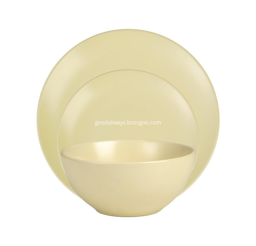 Cream Color dinnerware set Cream Color dinnerware set