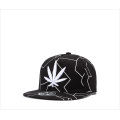 Gorra de hip-hop con gorra de béisbol bordada en hoja negra