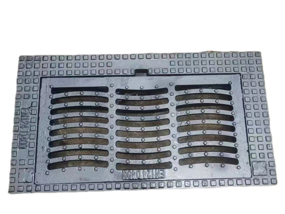 Square nodular cast iron rainwater grate