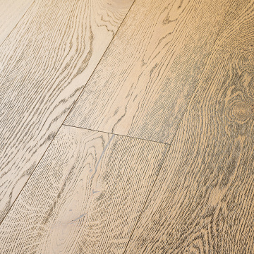 Warm Indoor Distressed Engineered wood Flooring