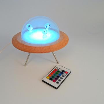 Luce notturna UFO in legno RGB con alieni