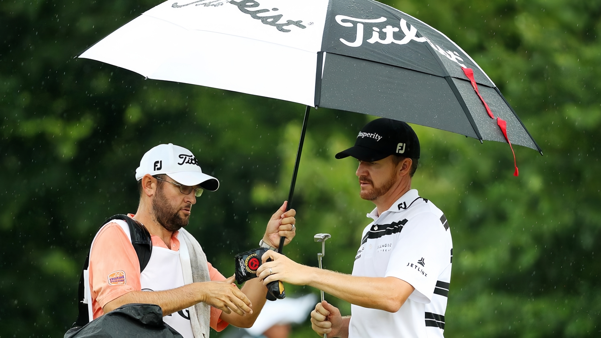 Golf-umbrella-on-course-usage
