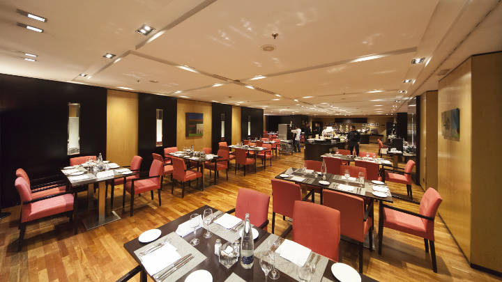 NH-Hotels-Eurobuilding-restaurant-lighting NH-Hotels-Eurobuilding-restaurant-lighting