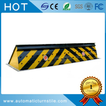 Traffic hydraulic road blocker