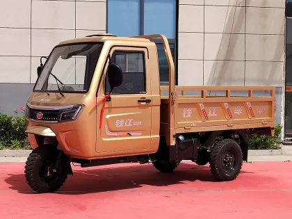 Half-shed three-wheeled motorcycle