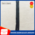 Quilt cover with closed black zipper