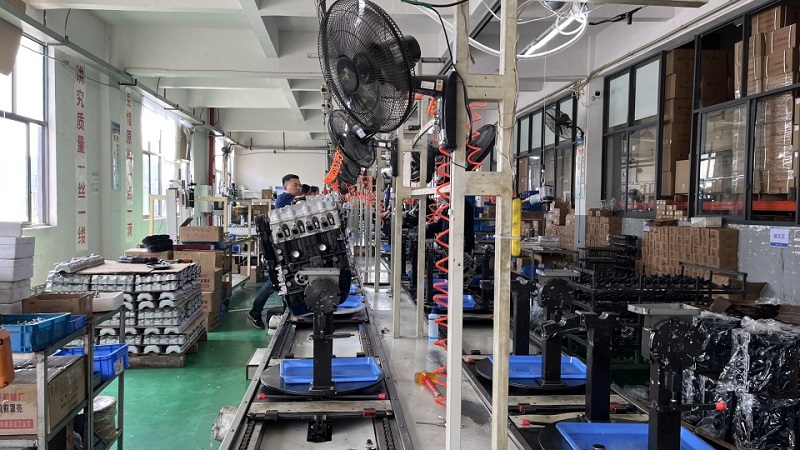 Former Ford engineer Mike and Cheng Zhihao's team visited the cam, cylinder head and cylinder block manufacturing plants