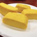 Omelete espessa japonesa de bolo de ovo retangular