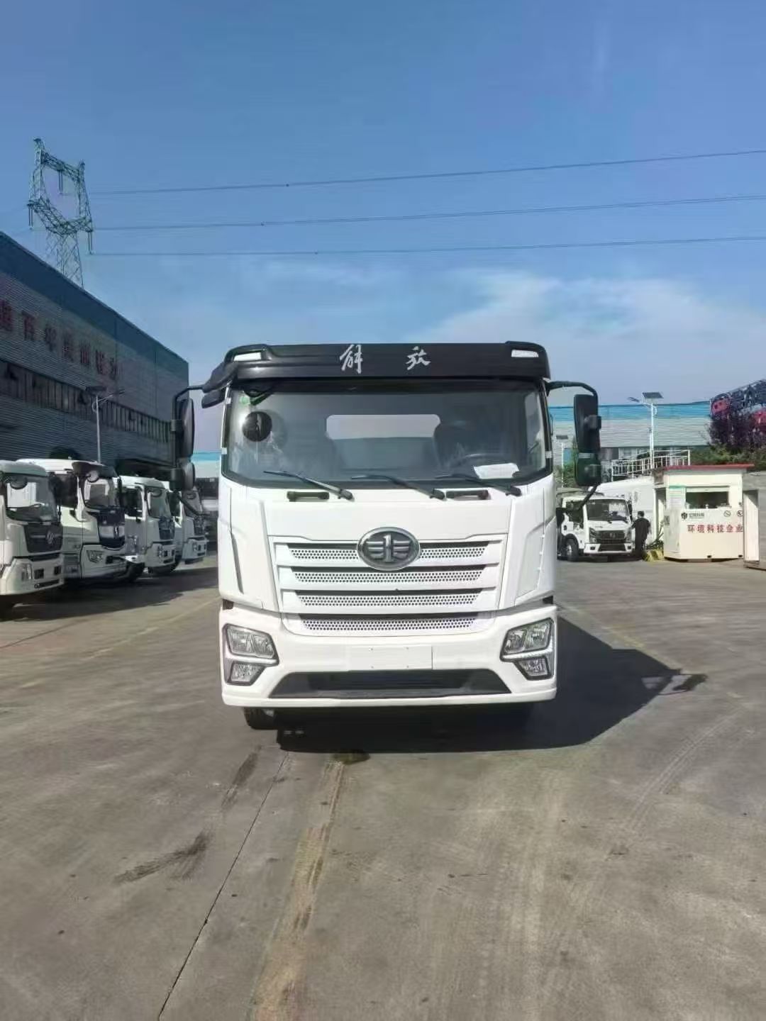 Modern Water Spraying Truck for Landscaping Projects