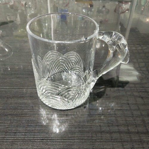 tumbler glass for juice with fish shape handle