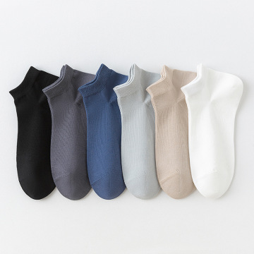 Xiangyi Fashion Men's Spring/Summer Boat Boat Socks - ถุงเท้าผ้าฝ้ายสีทึบเรียบง่ายขายส่ง