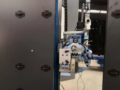 Automatic Glass Sealing Robot & Extruders