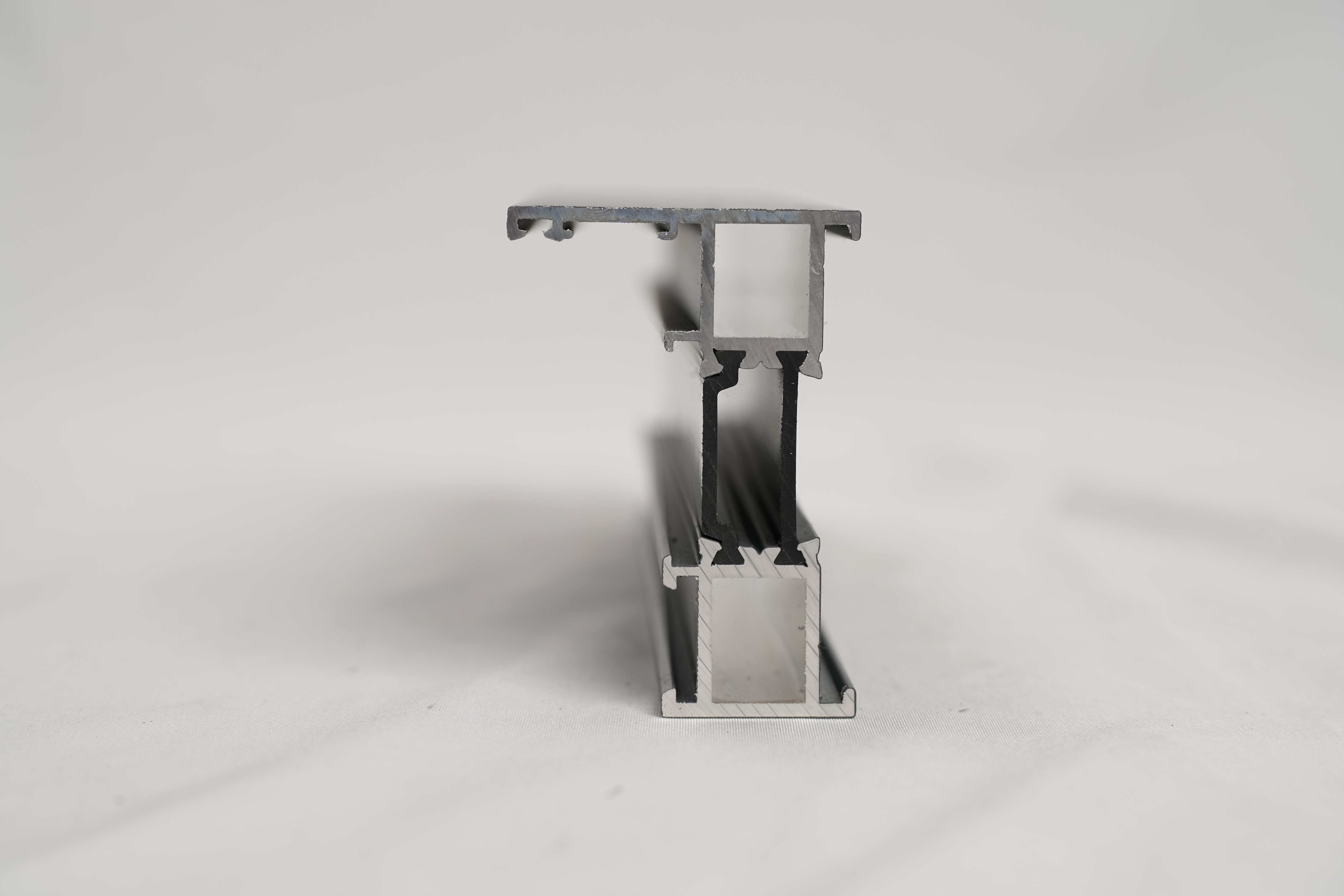 Thermal insulation profiles