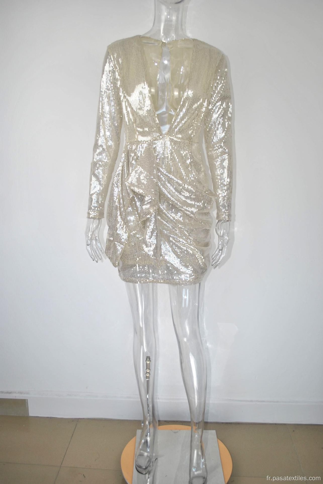 Robe de soirée à doublure en maille blanche à paillettes argentées