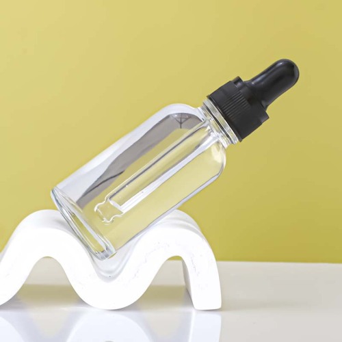 Garrafa separada com conta -gotas de vidro transparente