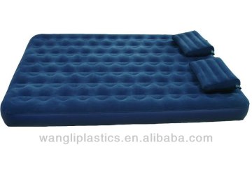 Queen size air bed with double pillow