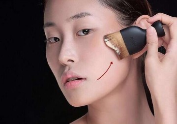 Face contour cosmetic brush