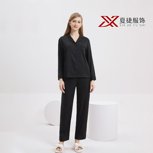 Шелковистый черный комплект домашней одежды с леопардовым узором