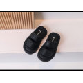 Dois sapateiros de sandália deslizante PU Strap para criança