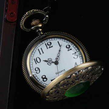 Unisex Green Gem Hollow Case White Dial Pocket Watch WP087