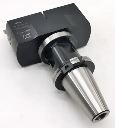 Rough boring head for mold manufacturing