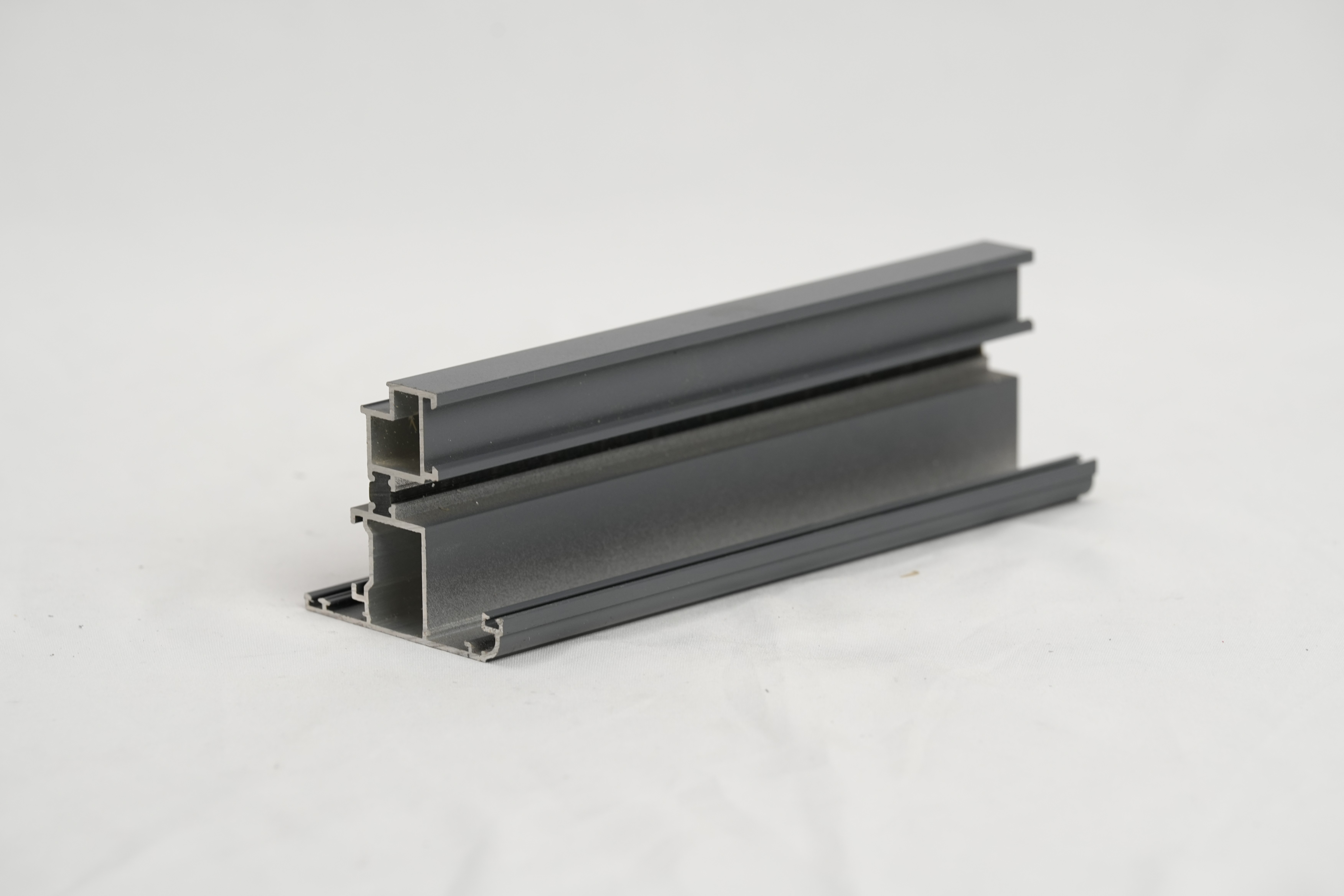 Thermal insulation profiles